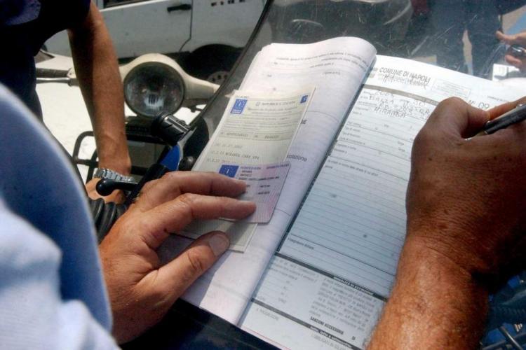 sanzione-guida-auto-non-intestata-solomotori.it