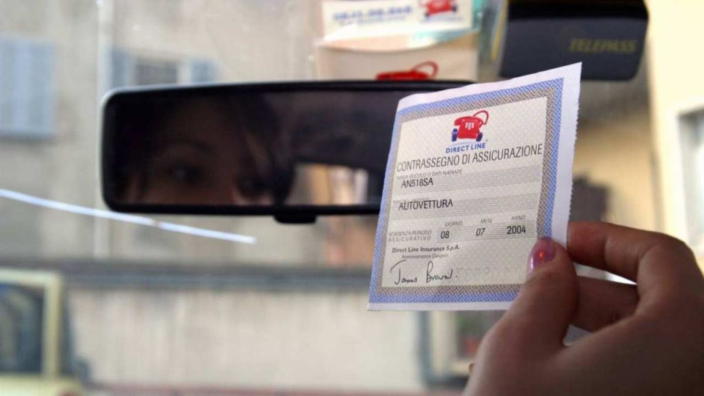 Assicurazione BIS, è ufficiale: ora la paghi due volte I Il Governo firma il provvedimento, da Aprile stop a chi gira senza doppia copertura