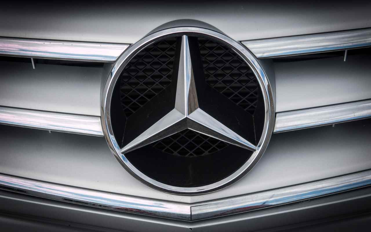 Logo Mercedes - Fonte Depositphotos - solomotori.it