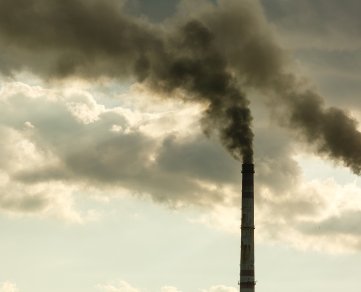 Inquinamento fabbrica - Fonte Depositphotos - solomotori.it