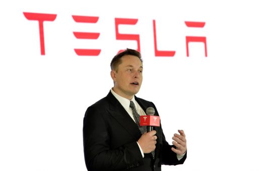 Elon Musk Tesla - Fonte Depositphotos - solomotori.it