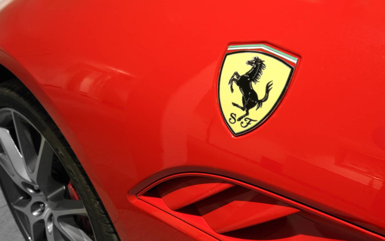 Logo Ferrari - Fonte Depositphotos - solomotori.it