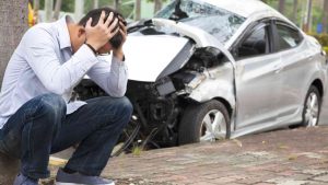 Incidente stradale, cosa fare se assisti a un sinistro: come intervenire cosa non fare