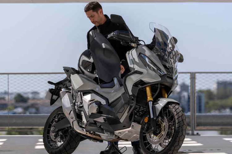 x-adv-maxiscooter-sito-ufficiale-honda-solomotori.it