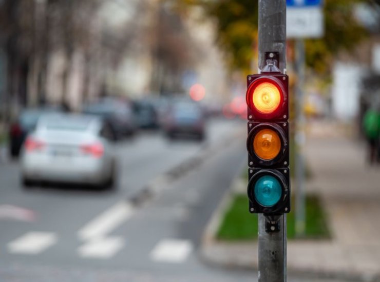 Semaforo e traffico 