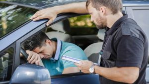 Ufficiale, Cambio auto vietato: da Maggio non è più legale sulle nostra strade I Vigili avvoltoi, controlli a tappeto