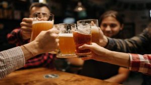 Ragazzi al pub
