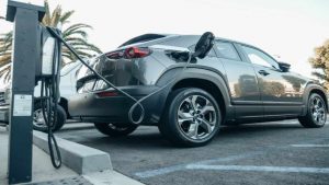 Auto EV e soste per la ricarica