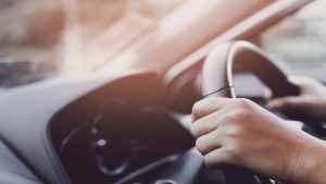 Mani sul volante