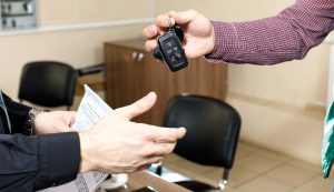 Il passaggio di proprietà di un'automobile