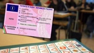 La patente si potrà prendere a soli 17 anni
