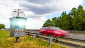 “Non passare da quella parte”: ufficiale, TELELASER e AUTOVELOX a pioggia su queste strade I Annunciati i blocchi pre-pasquali: è il preludio ai giorni ROSSI