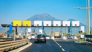 Non si paga più l’autostrada: ufficiale il CASELLO-FREE, pedaggio gratis in tutta Italia I Basta la tessera sanitaria