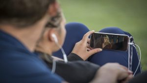 Guardare serie tv al cellulare