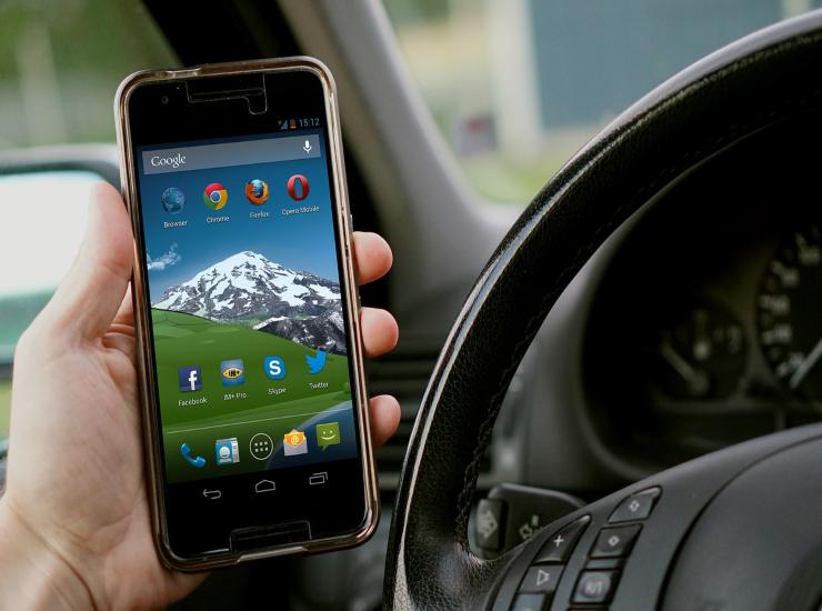 Smartphone al volante 