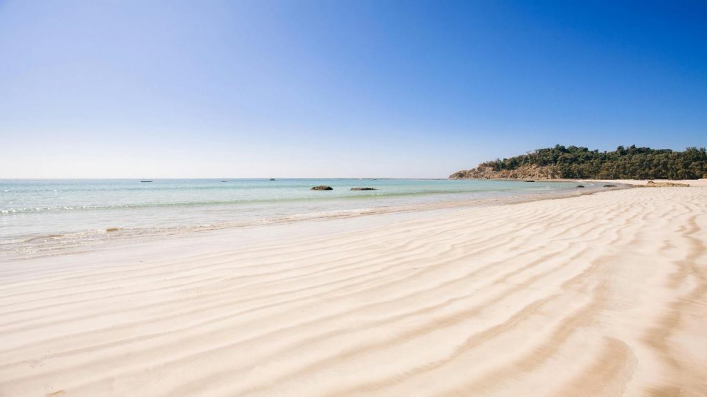 “Vietato andare in spiaggia”: automobilisti INTERDETTI già dal 1° Maggio, multe da infarto I Divieto ufficiale e ‘tasse’ raddoppiate da subito