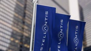 Batterie auto allo stato solido, Stellantis prepara il via: la nuova generazione delle elettriche