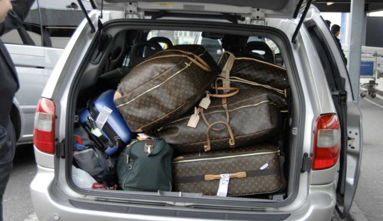 Auto carica di bagagli