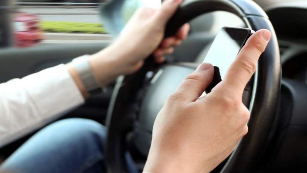 Sequestro del cellulare dopo l’incidente stradale: cosa dice la legge