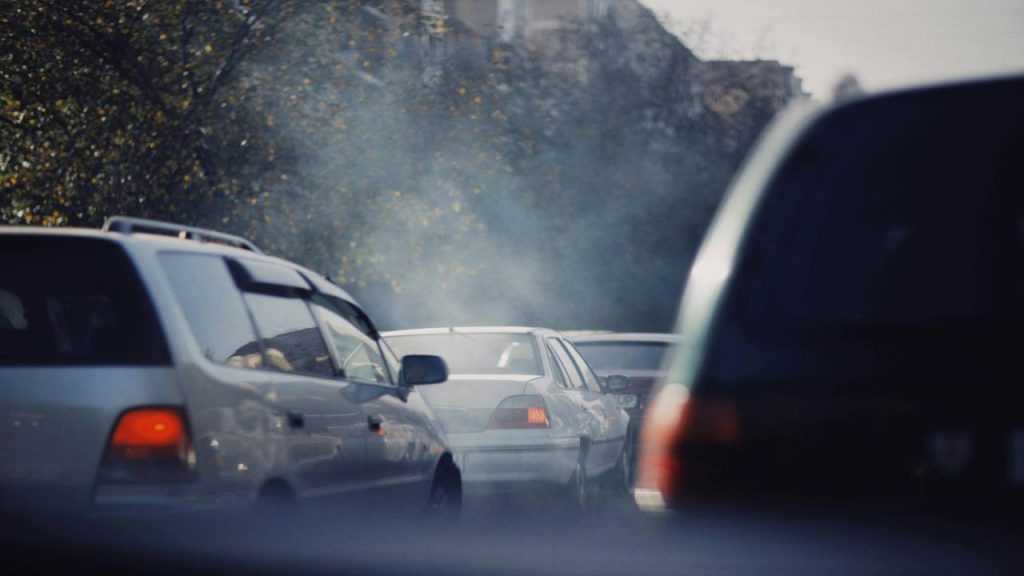 Addio auto tradizionali da OTTOBRE: ufficiale, anticipate tutte le scadenze, circoli solo se hai un’auto ecologica