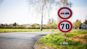 “Addio limiti di velocità”: ribaltone di legge, ora puoi correre a più non posso: annullata le regola, ma c’è un ‘ma’