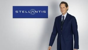 John Elkann lancia l’allarme: quale sarà il futuro dell’auto europea