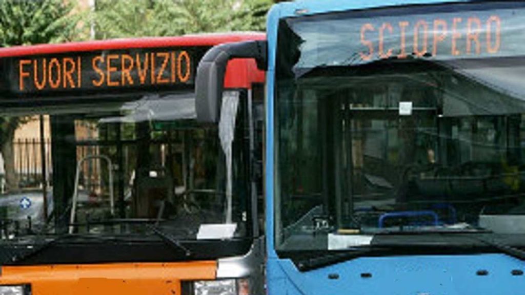 UFFICIALE IL COPRIFUOCO ESTIVO: stop circolazione in Italia, da mezzanotte stacca il divieto I Giorgia Meloni abolisce la guida notturna