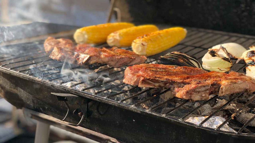 ULTIM’ORA – Vietata la grigliata di carne: non puoi fare il barbecue se guidi I Dal 2 Giugno altro che ‘festa’ I “Pericolo imminente per la salute”: guai a te se accendi il barbecue