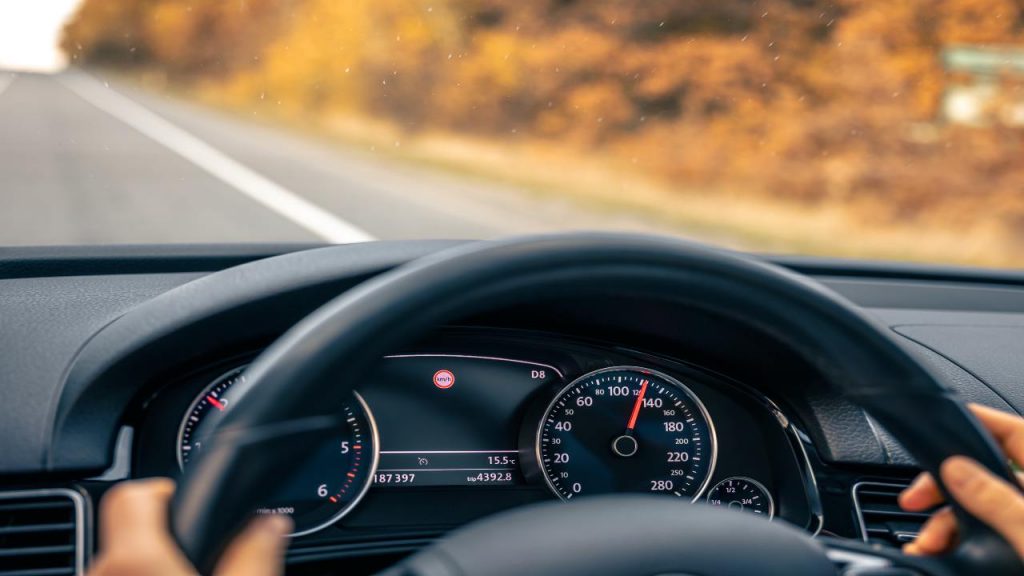 6 Giugno 2025, ufficiale: “Non guidare più così”: via al nuovo REGOLAMENTO STRADALE, ti stendono con le multe se lo fai