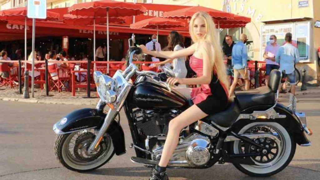 “Sono viva per miracolo”: incidente choc in Harley per Carolina di Borbone