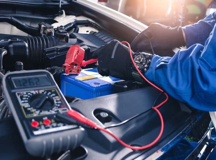 Carica batteria auto 