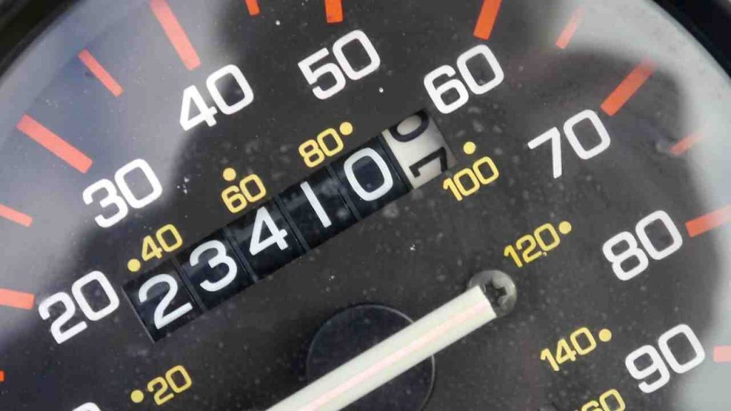 Cosa considerare quando acquisti un’auto usata a chilometraggio elevato