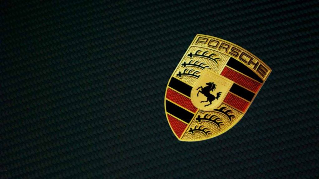 Elettrico sempre più ko: anche la Porsche riduce gli investimenti | La svolta si complica ulteriormente
