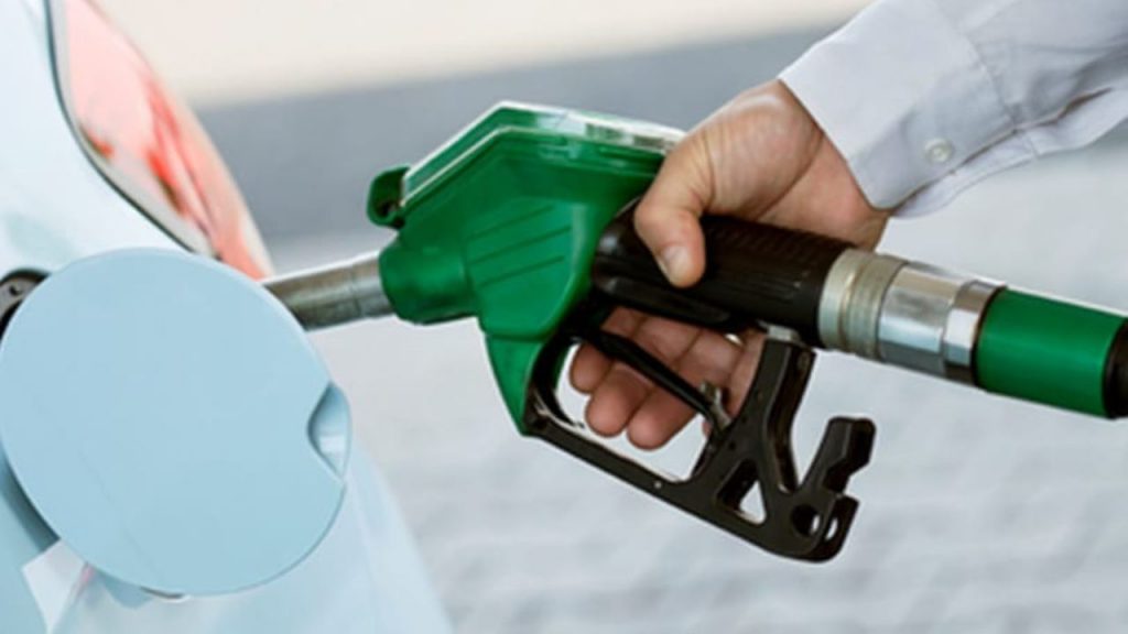 Risparmiare sulla benzina: fai rifornimento di notte per essere agevolato | E’ tutta una questione di fisica