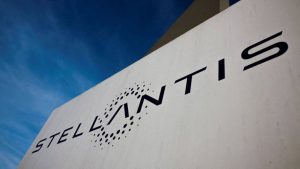 Stellantis continua a perdere: stop di un anno per una fabbrica a Termoli | Operai disperati