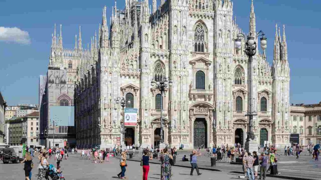 Automobilisti milanesi nel panico: circolare in città diventa a pagamento, anche per le elettriche