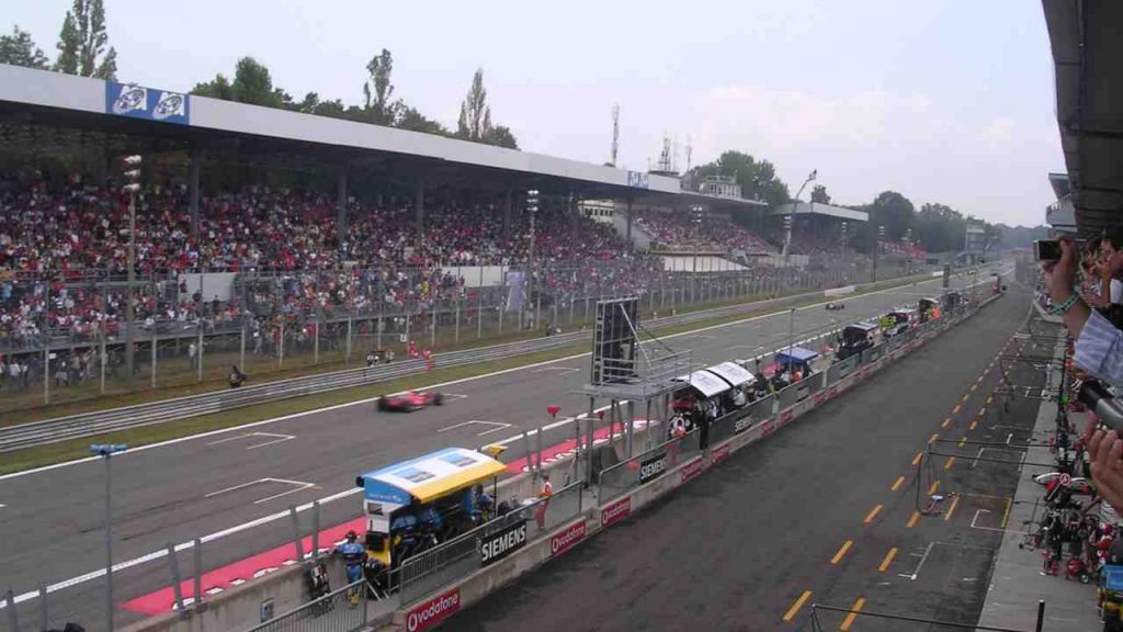 Formula 1, parte il weekend di Monza: oggi le prove libere | Entusiasmo in casa Ferrari nonostante i pessimi risultati