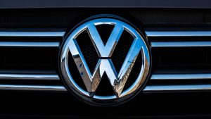 Caos in Volkswagen: sospesa l’attività in due fabbriche | Prodotte troppe auto elettriche