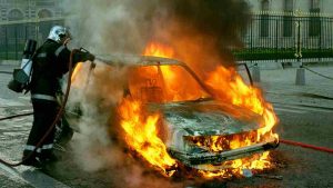 Terribile incendio giovedì notte a Loreggia: due auto a fuoco | Per fortuna non ci sono gravi conseguenze