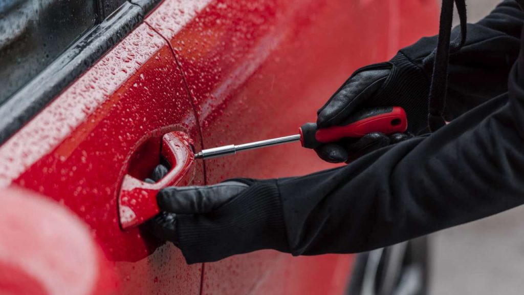 Furti d’auto ma non solo: sempre più colpiti i pezzi delle vetture | Il caso denunciato a Termoli