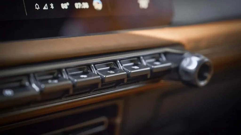 Contrordine dai giganti dell’auto | Il ritorno al passato che nessuno si aspettava: cosa sta scomparendo dalle nuove macchine