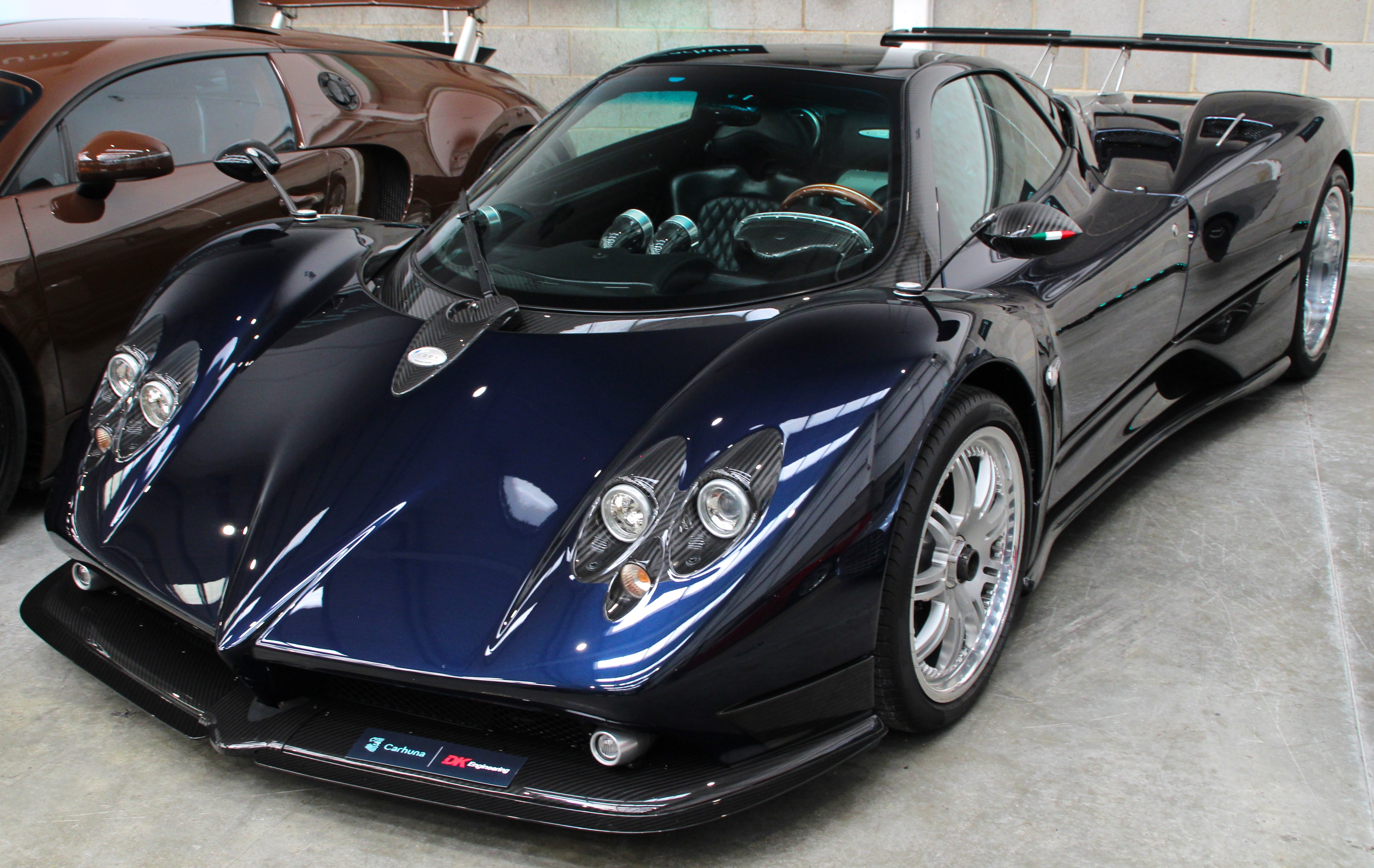 Pagani Zonda F del 2007 vista di tre quarti anteriore