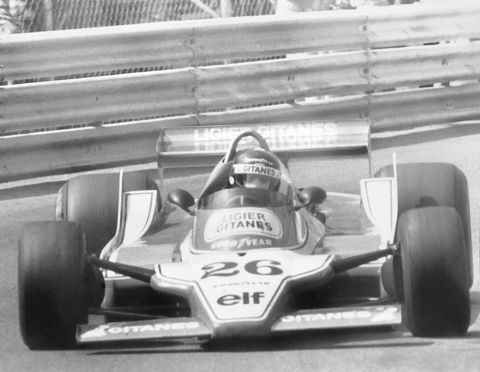 Jacques Laffite sulla Ligier JS11 nel 1979
