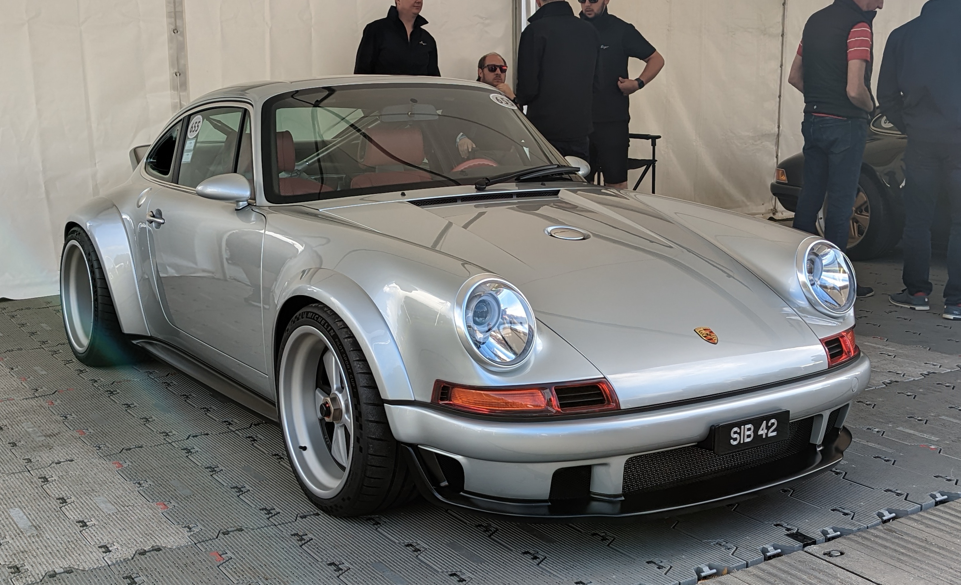 Porsche 911 Type 964 restaurata e reinterpretata da Singer