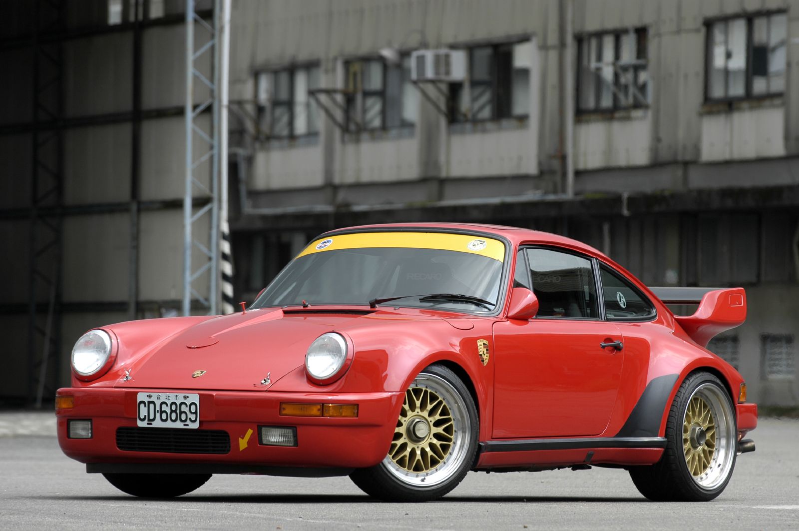 RUF BTR storica di colore rosso