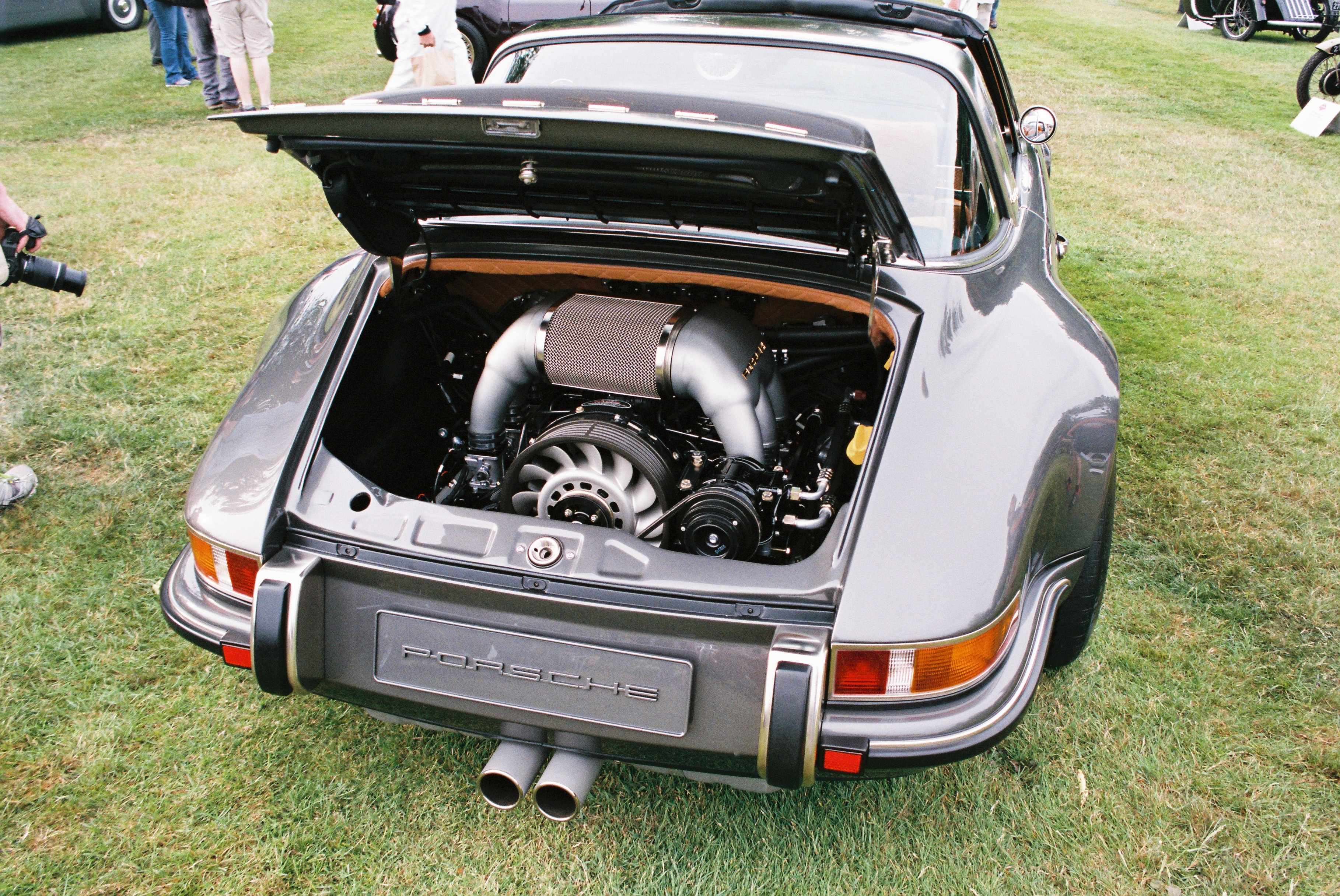 Porsche 911 Targa restaurata da Singer